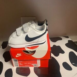 Nike Kids White and Black Velcro Sneakers